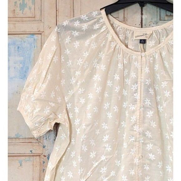 Universal Thread Cream Blouse - Picture 4 of 8